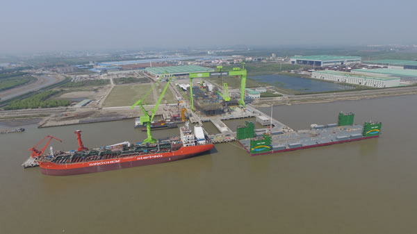 利用半潛駁下水